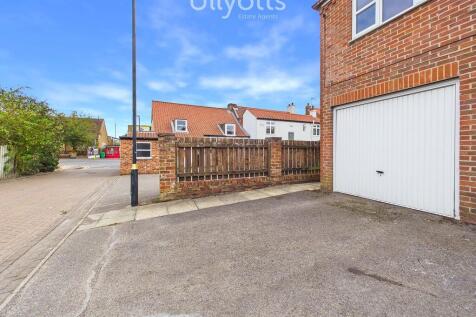 Garage and privat...