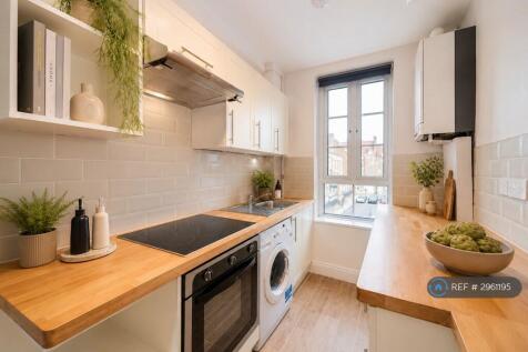 Kitchen (View 2)