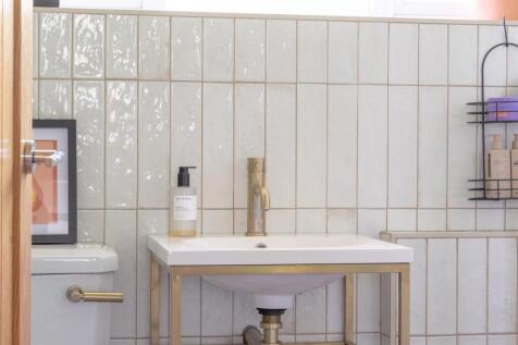 Shower Room sink