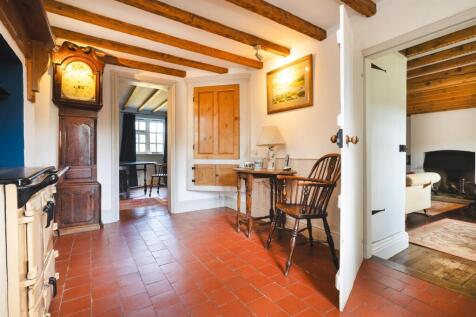 10 Main Street, Newton Burgoland