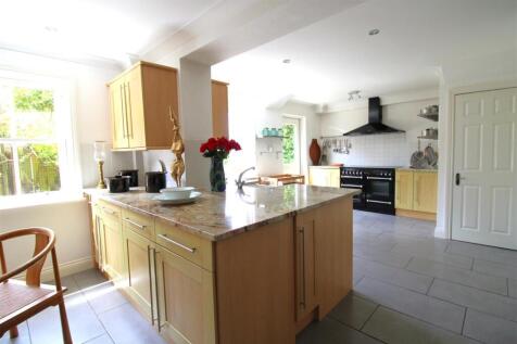 kitchen and dining room (2).JPG