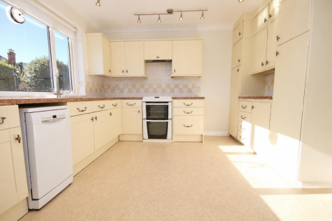 QUENNELL CLOSE, ASHTEAD, KT21 photo 4