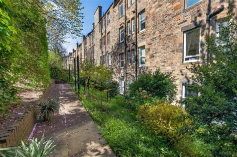 24/8 Broughton Road
