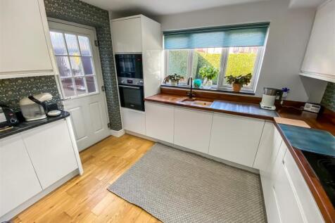 Kitchen (1).jpg