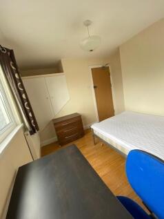 8 Bed, Pentyrch Street photo 4