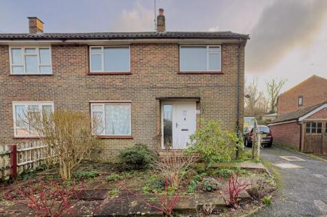 Horsham, RH12 - property photo