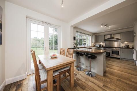 Modern Kitchen Dining