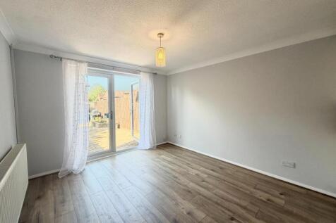 Braemar Crescent, East Hunsbury, Northampton NN4 photo 3