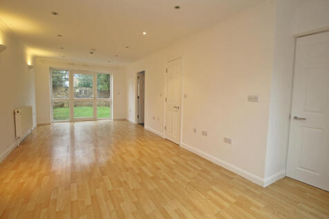 4 bed semi-detached house to rent Mandeville Road