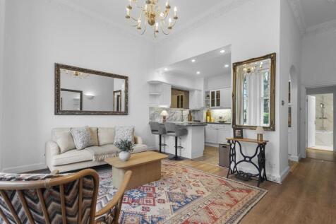 Holland Park Avenue, London photo 3