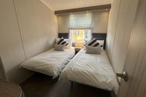 Swift Edmonton Lodge N03 Lrg 10.jpg