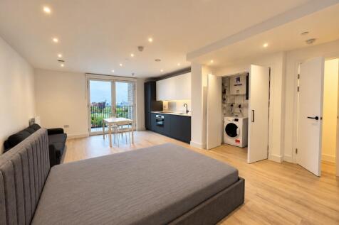 1-bed flat on Monterrey House, 3 Everdene Path, Acton, London, W3 6GJ, £2,000/mo