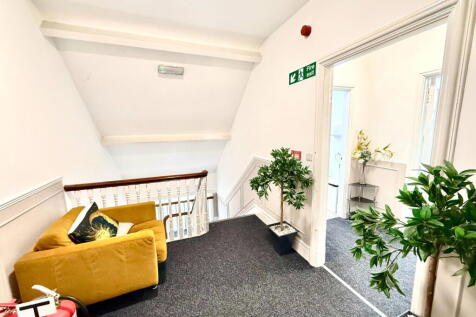 Office to rent Image 7