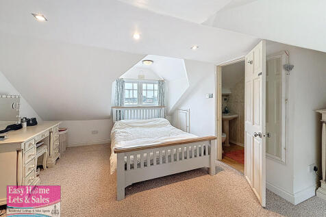 Master Bedroom/En...