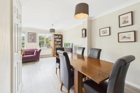 CAM04968G0-PR0050-STILL017