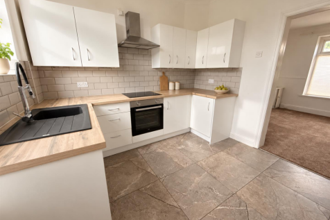 3-bed house on High Street, Barnsley, S70, £750/mo
