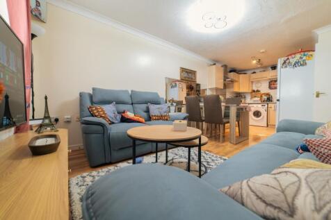Call 02920 454555 to secure your viewing_9