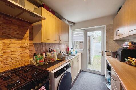 Tithe Farm Road, Houghton Regis, Dunstable, LU5 photo 3