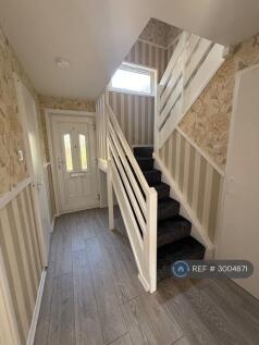 Moorfield Square, Northampton, NN3 photo 4
