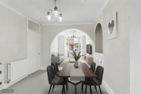 Dining Room to Lounge