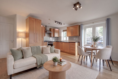 Open-plan living area/kitchen