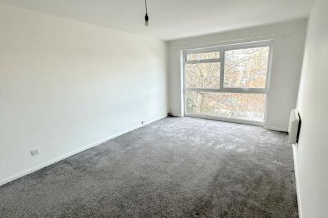 Harcourt Avenue, Wallington, Surrey. SM6 photo 5