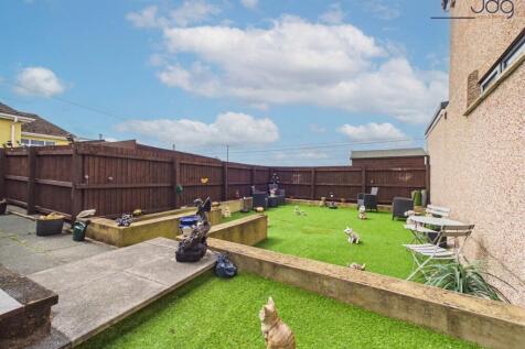 Low-Maintenance Garden with Open Outlook