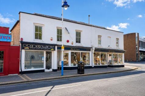 2-bed flat on Stoke Road, Gosport, £1,050/mo