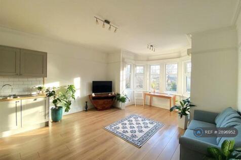 Spacious Open Plan Kitchen - Living Room.