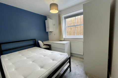 Stylish 2 Bed Student Flat  // Jun 2027 photo 3