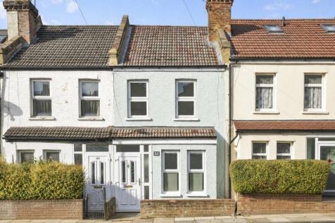3 Bedroom Terraced House To Let - Newly Refurbish