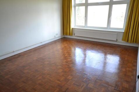 9 Ascot Ct Lounge.JPG