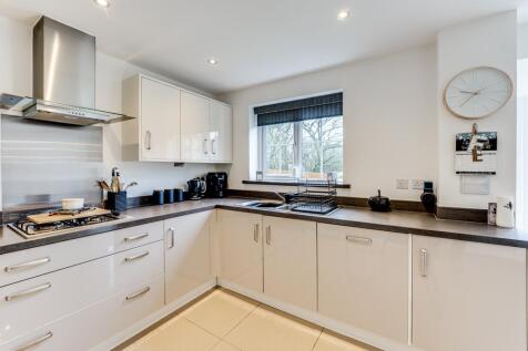 21 Forbes Drive, Oakley Vale-17.jpg