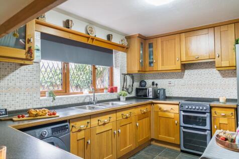 Traditional kitchen at No.6