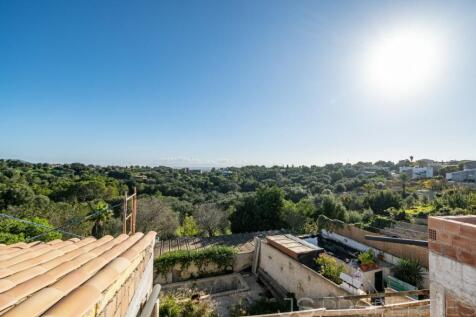 TOWNHOUSE IN CAMPANET WITH UNIQUE VIEWS