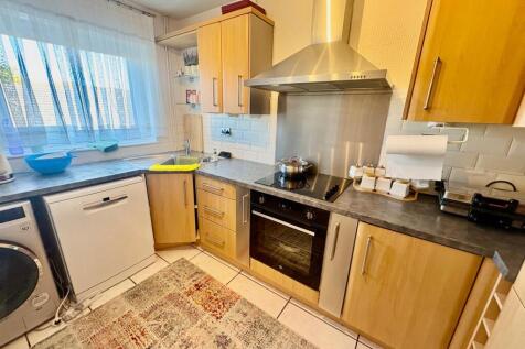 Angrave Close, NG3 photo 2