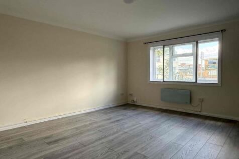 Kingston Road, Leatherhead, Surrey, KT22 photo 2