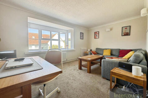 Oasthouse Court, Saffron Walden, Essex, CB10 photo 3