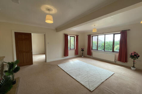 Double aspect sitting room