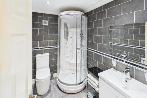 CAM04233G0-PR0027-STILL048