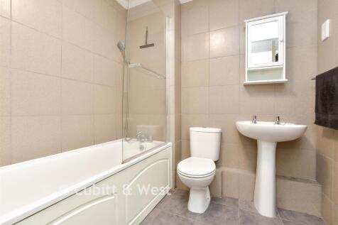 En-Suite Bathroom