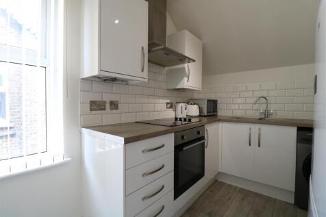 1-bed flat on St. Peters Road, Croydon, £1,350/mo