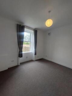 49 Castlegreen Street, Dumbarton, Dunbartonshire, G82 1JG  photo 5
