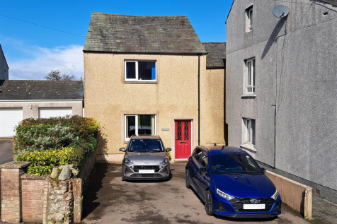 Greenside Front of house .png