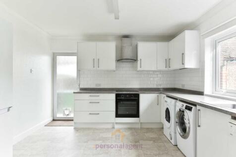Purberry Grove, Epsom photo 4