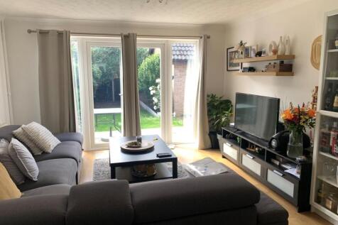 LIVING ROOM.jpg