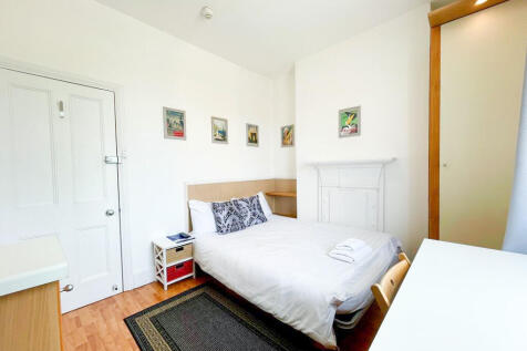 Studio to rent Fulham Palace Road, Hammersmith W6