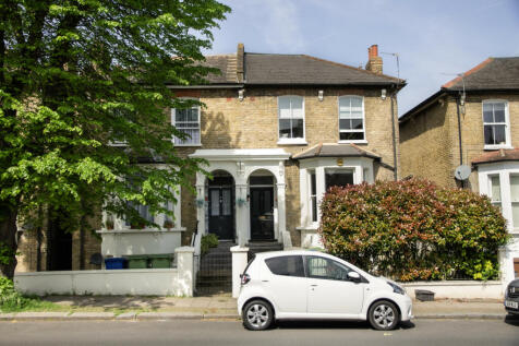 London, SE22 - property photo