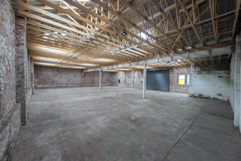 Spacious ready to move in Unit To Let 4 Evans Yar