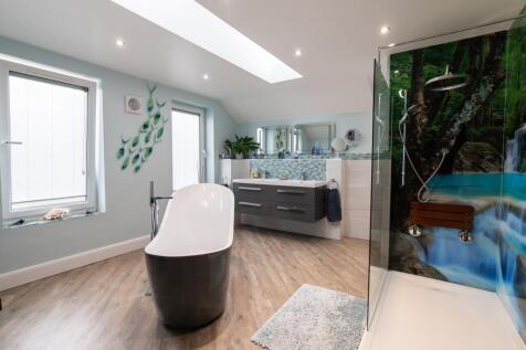 En-suite to Principal Bedroom